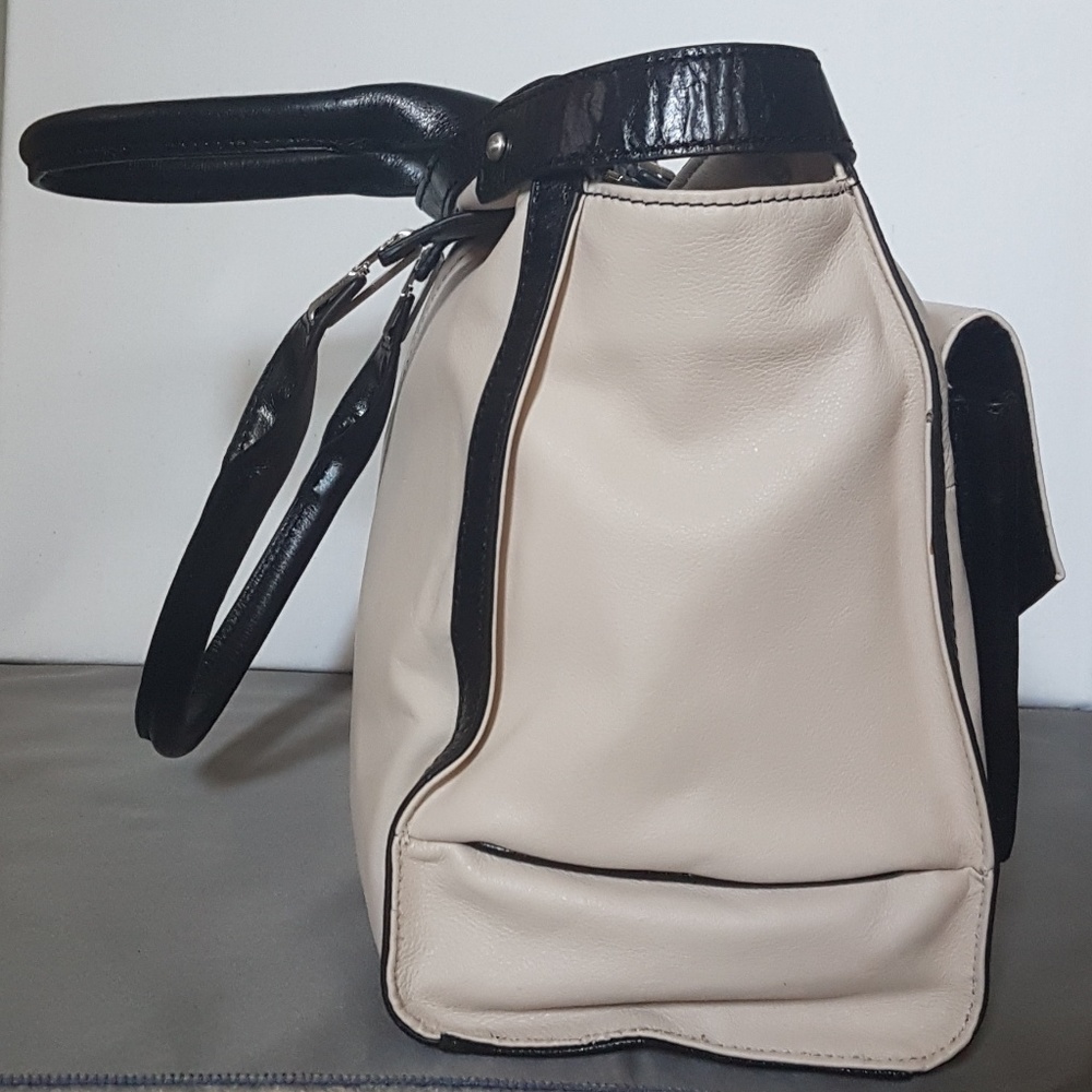 Handbag - Picture 2 of 8
